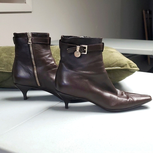 Prada chocolate brown leather bootie with kitten heel. Size 5.5 - Picture 2 of 9